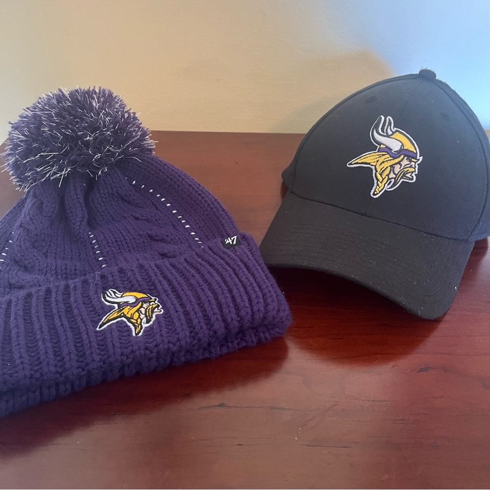 🏈🏟️ M/L His & Hers Purple and‎ Black MN Vikings Official NFL Hat Set.